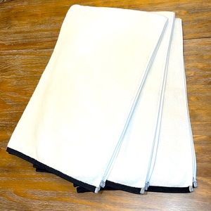 🛁 Room Essentials Black & White Bath Towel Set (3)